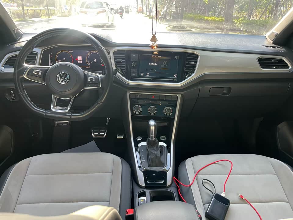 Volkswagen T-ROC exploring Songs