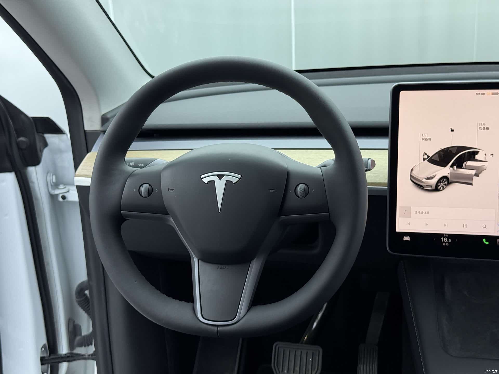 Tesla Model Y, 2022 21