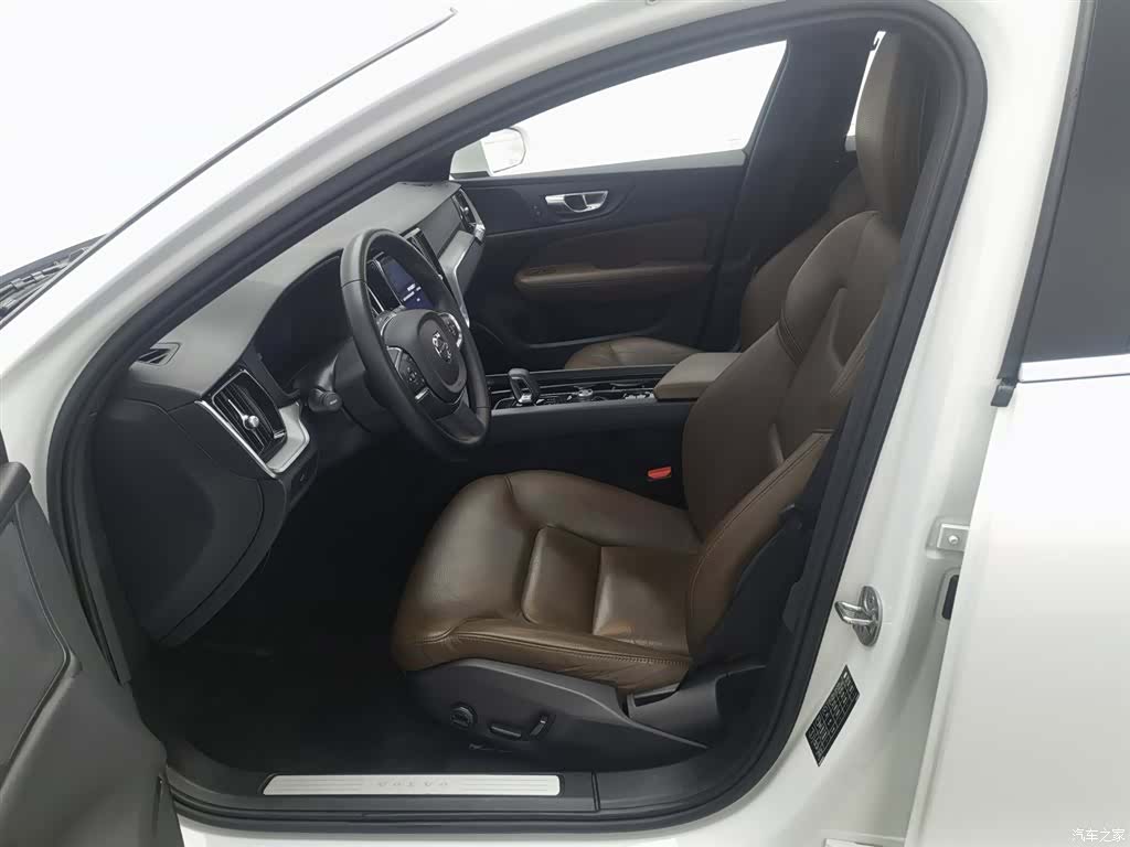 Volvo S60, 2023 10