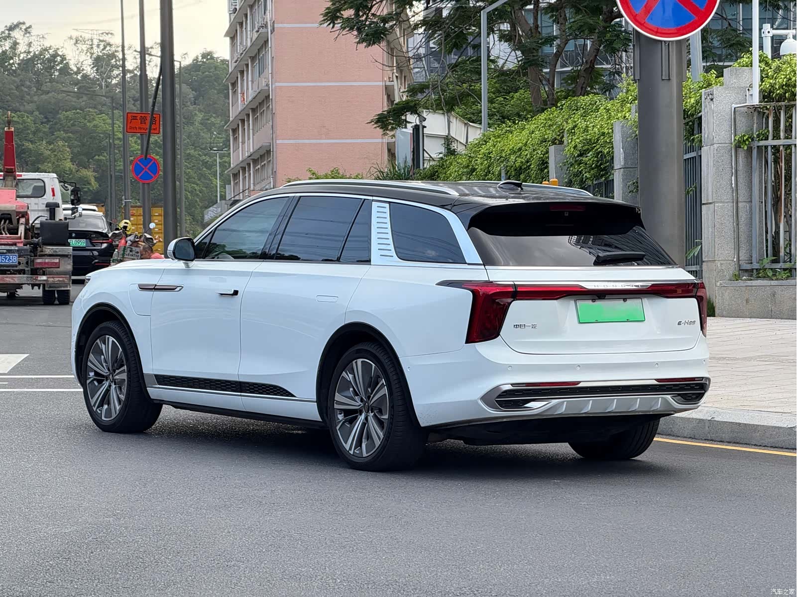 Hongqi E-HS9, 2023 17
