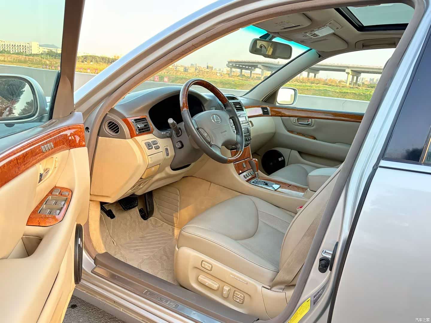 Lexus LS, 2005 8