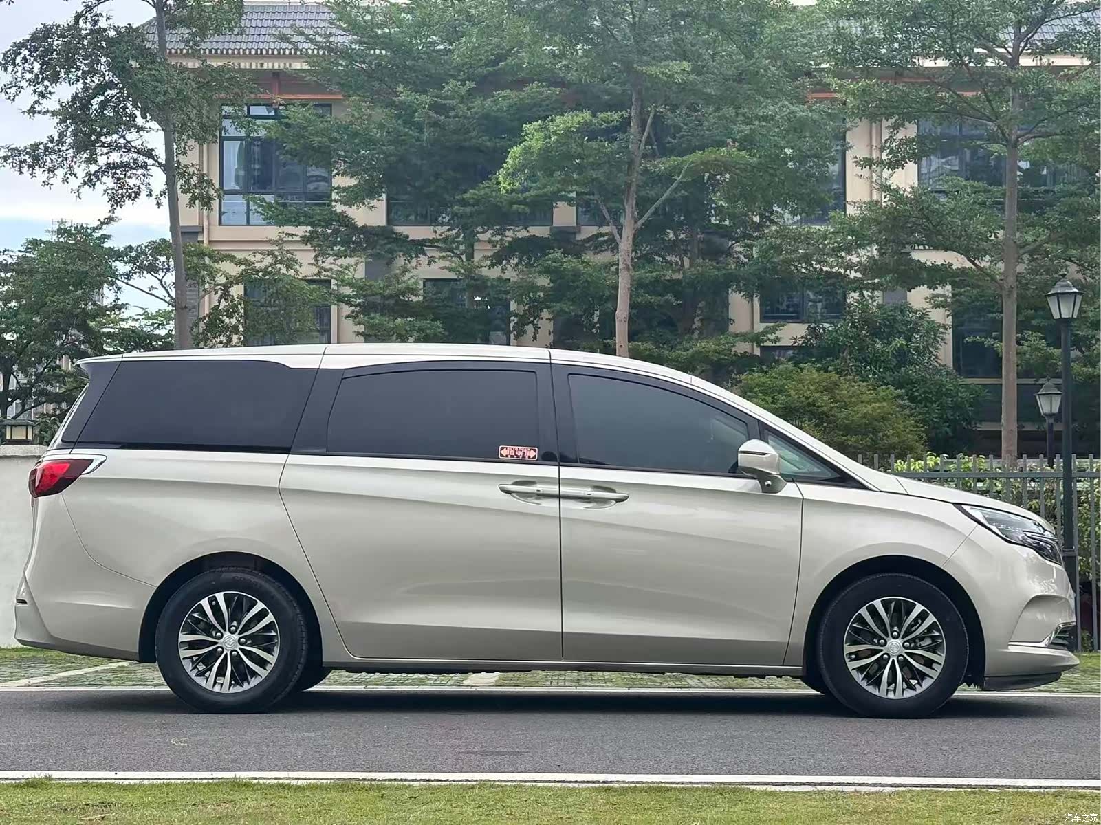 Buick GL8, 2022 4