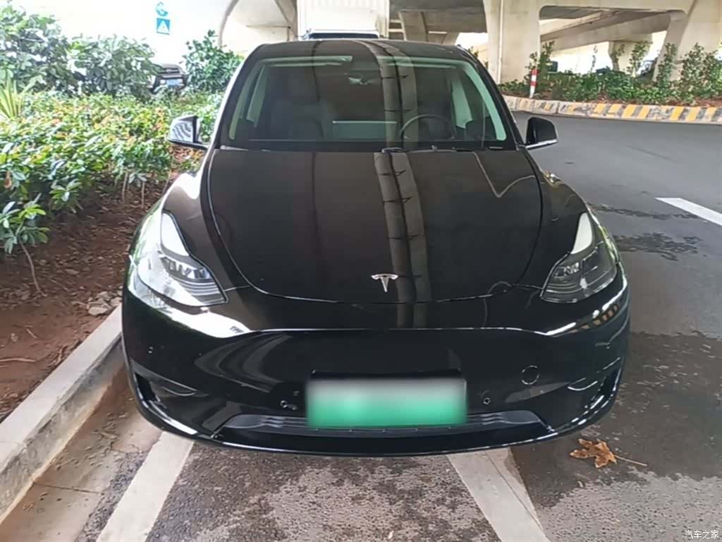 Tesla Model Y, 2022 3