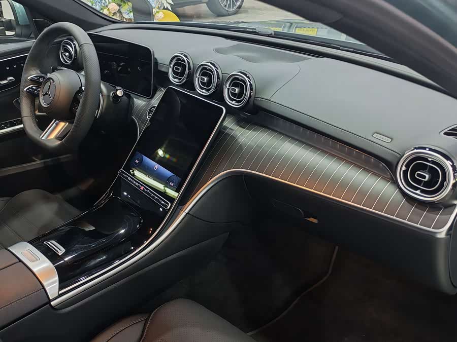 Mercedes-Benz C-Class 2025, фото 15