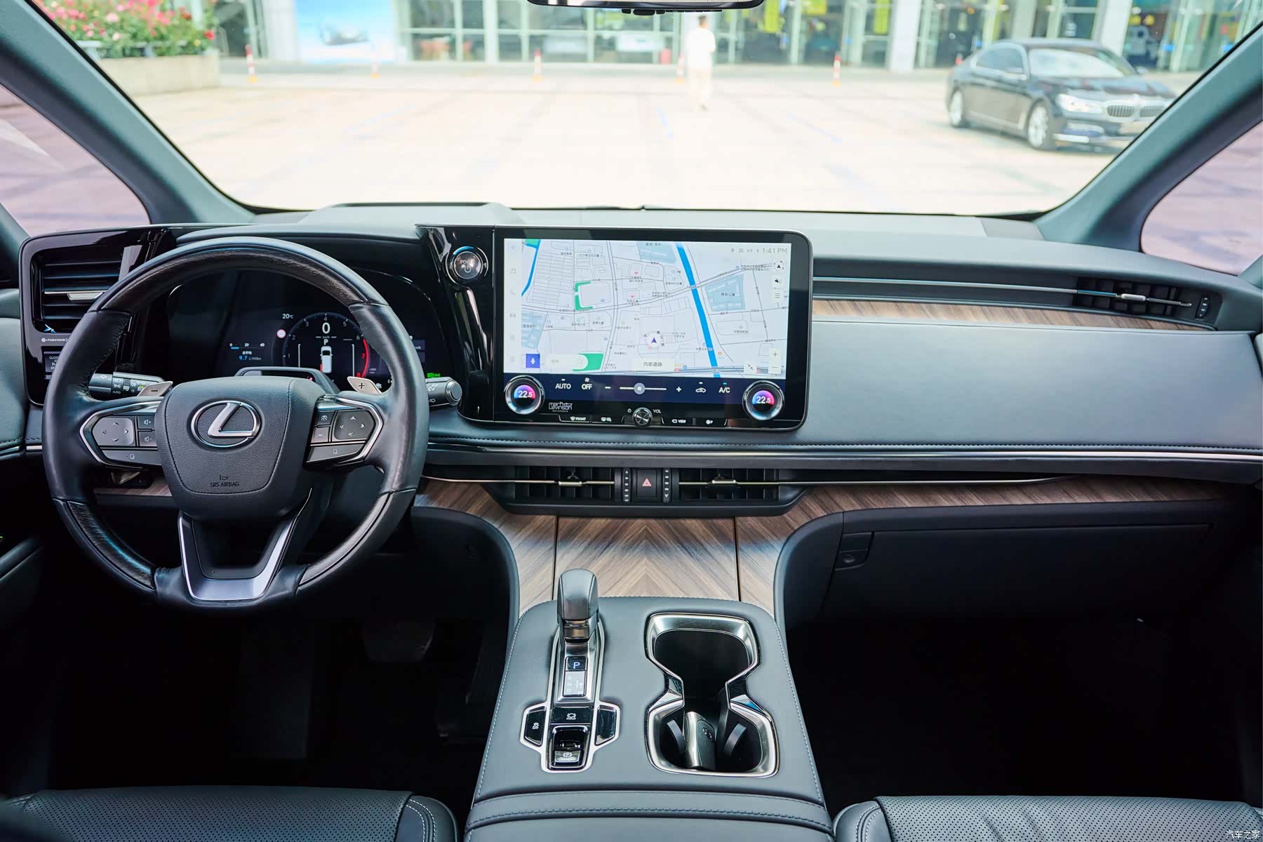 Lexus LM, 2024 12