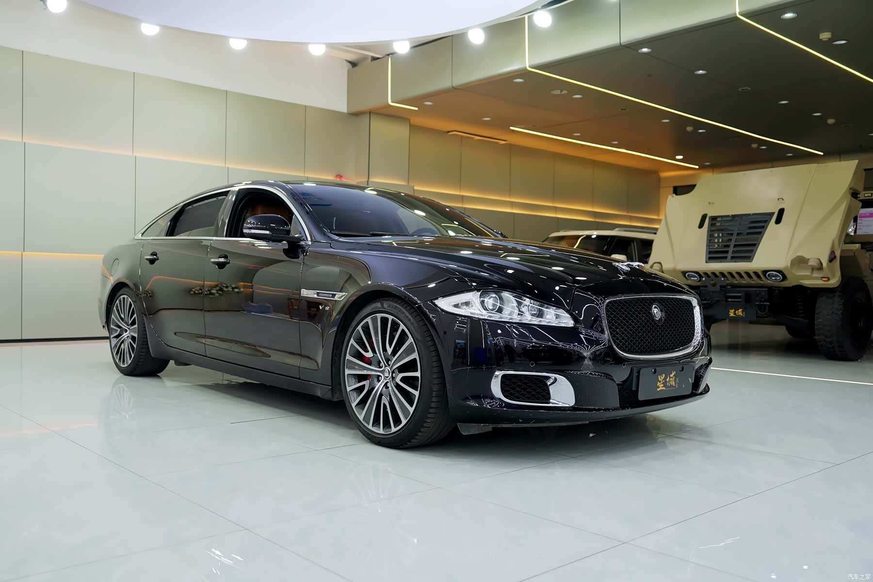 Jaguar XJ, 2014 7