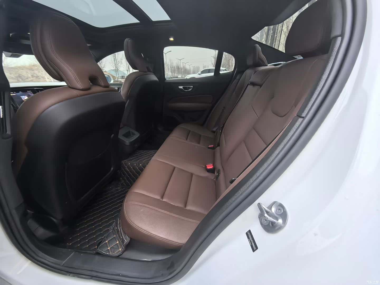 Volvo S60, 2025 все фото