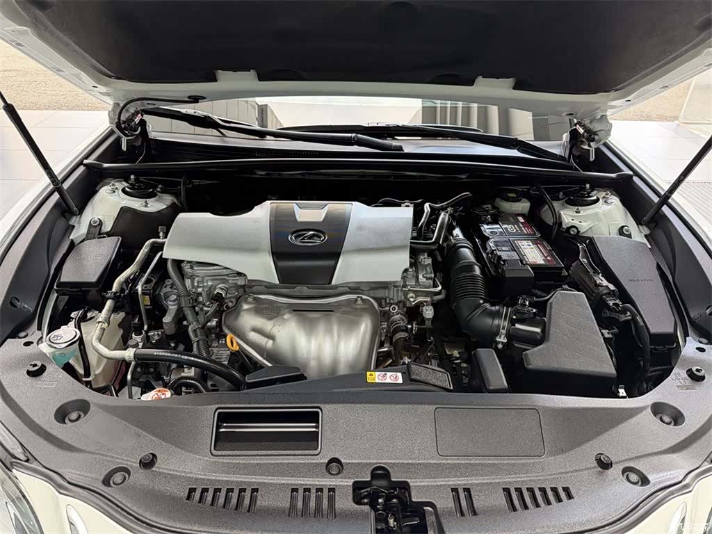 Lexus ES, 2019 8