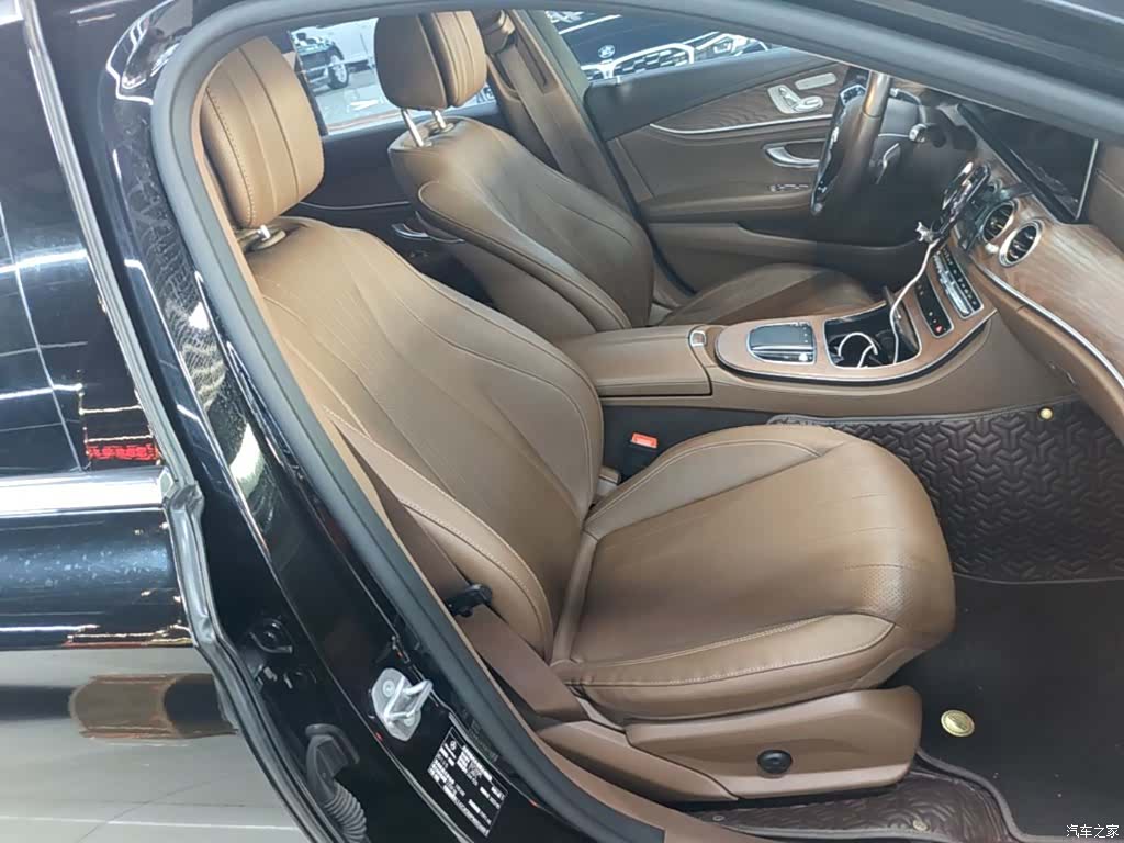 Mercedes-Benz E-Class, 2023 25
