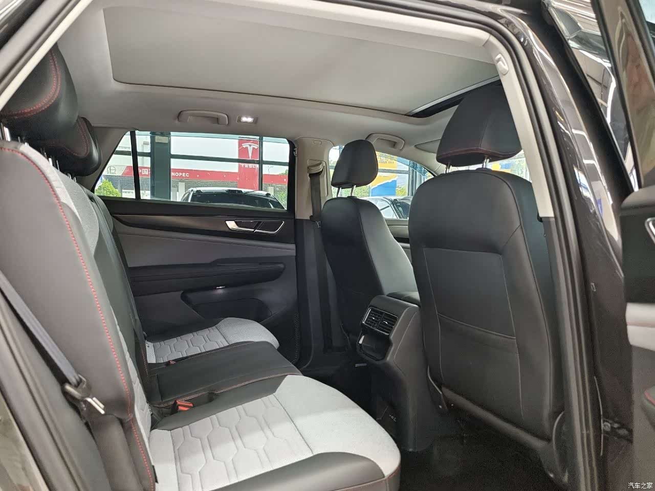 Volkswagen Teramont X, 2022 10