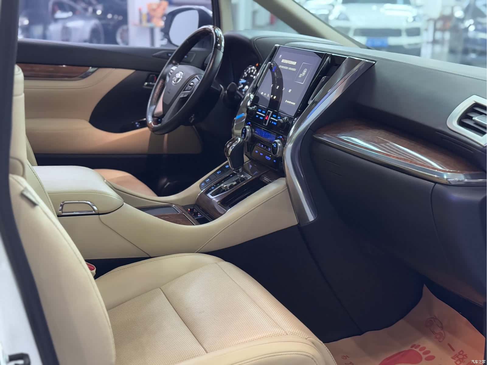 Toyota Alphard, 2018 8