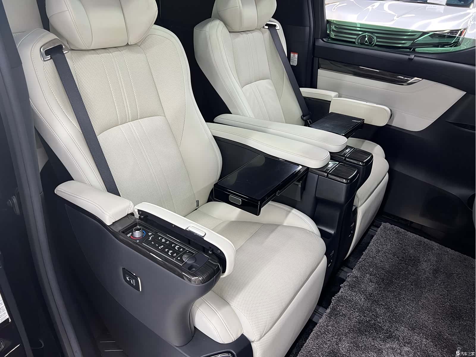 Lexus LM, 2021 14