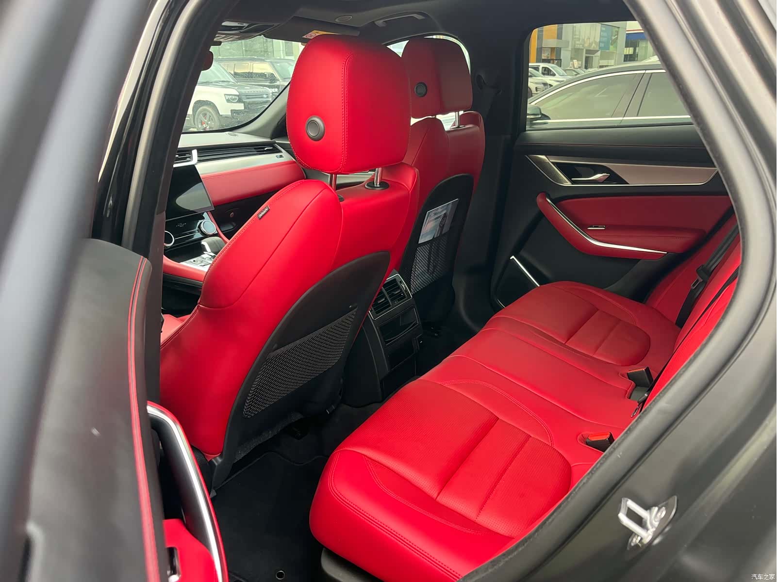 Jaguar F-PACE, 2024 все фото