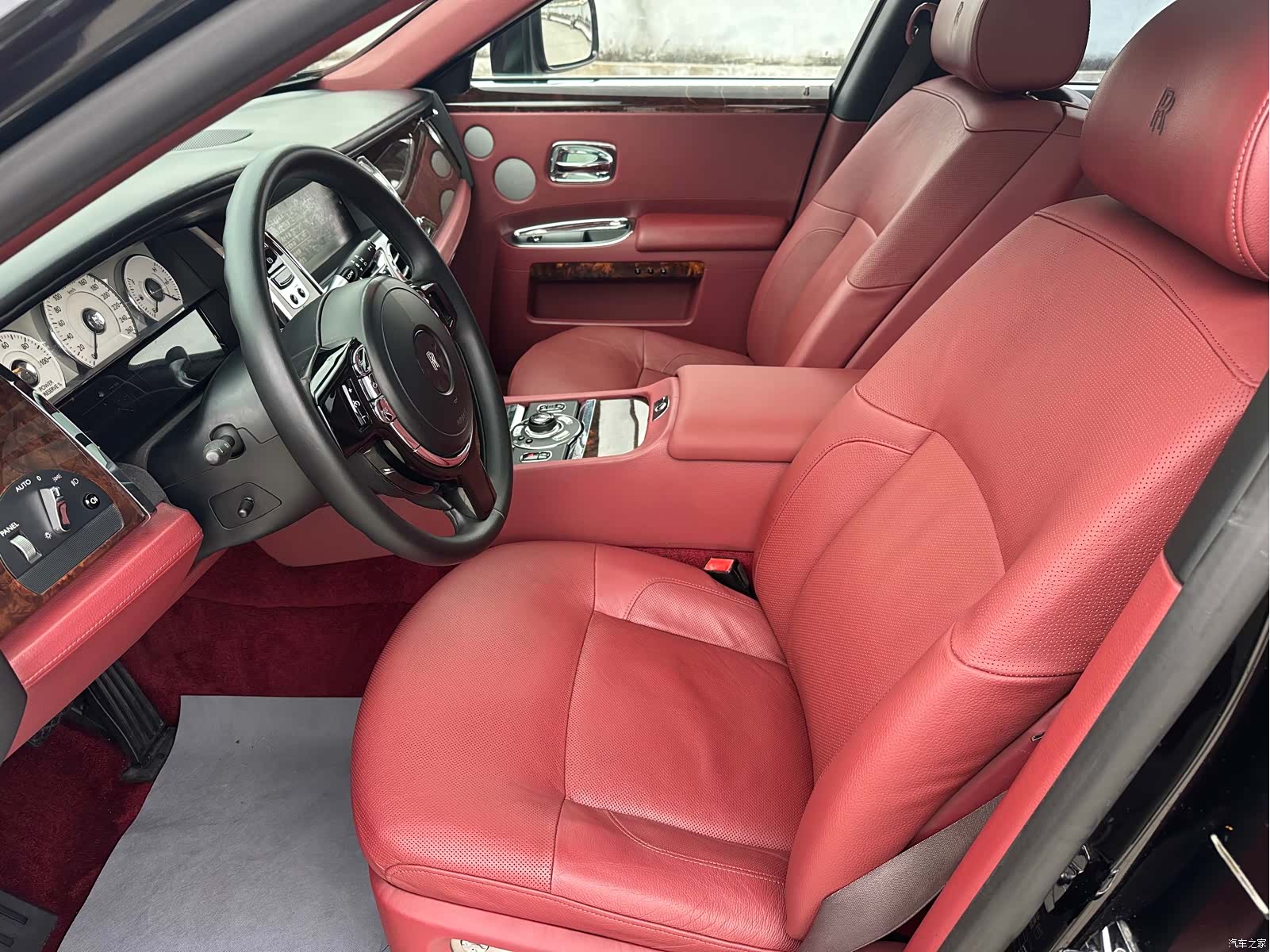 Rolls-Royce Ghost, 2011 15