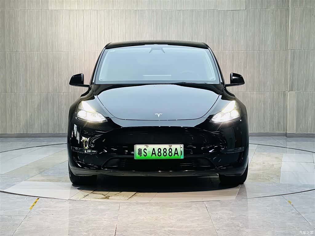 Tesla Model Y, 2021 3