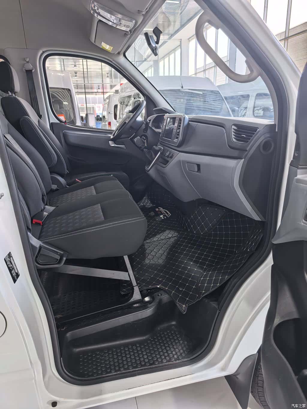Maxus V80, 2023 16