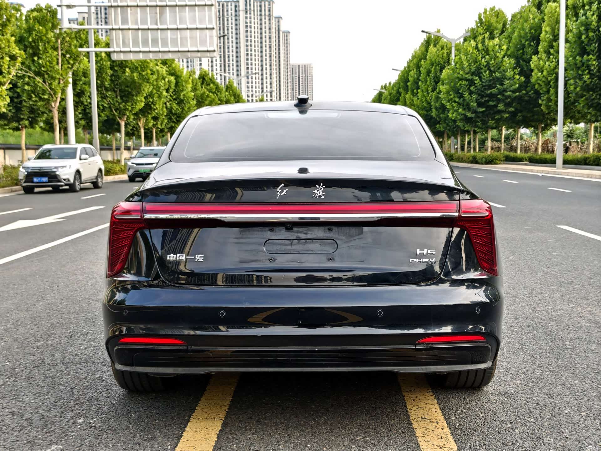 Hongqi H5, 2025 все фото