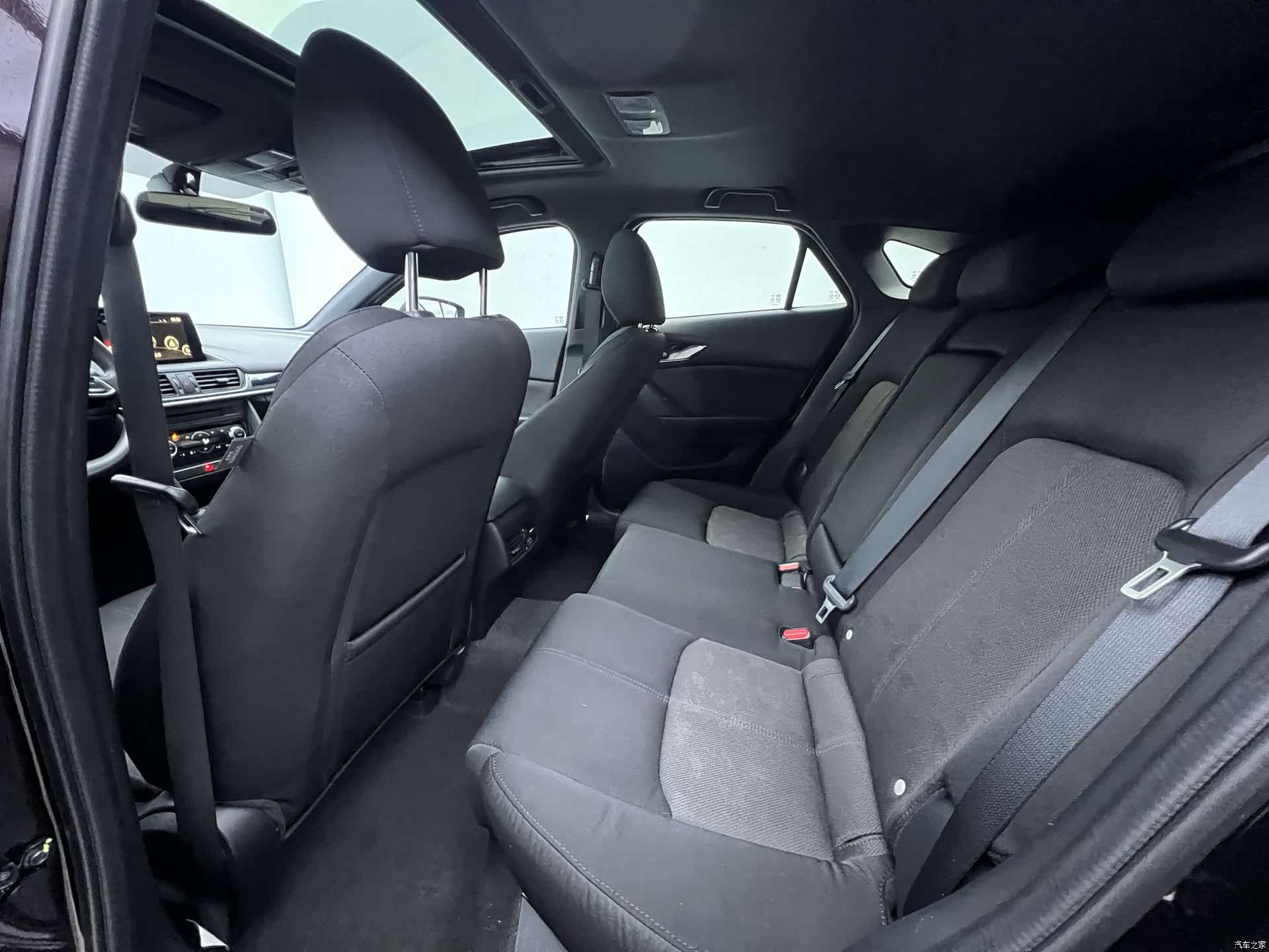 Mazda CX-4, 2023 12