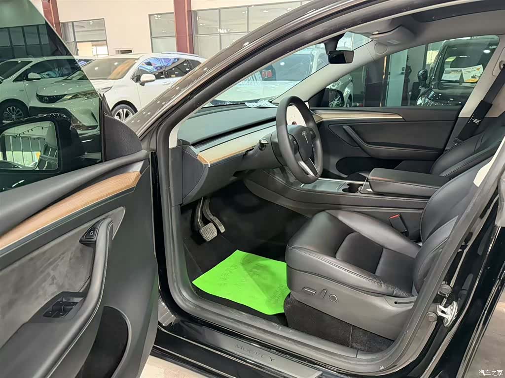 Tesla Model Y, 2024 8
