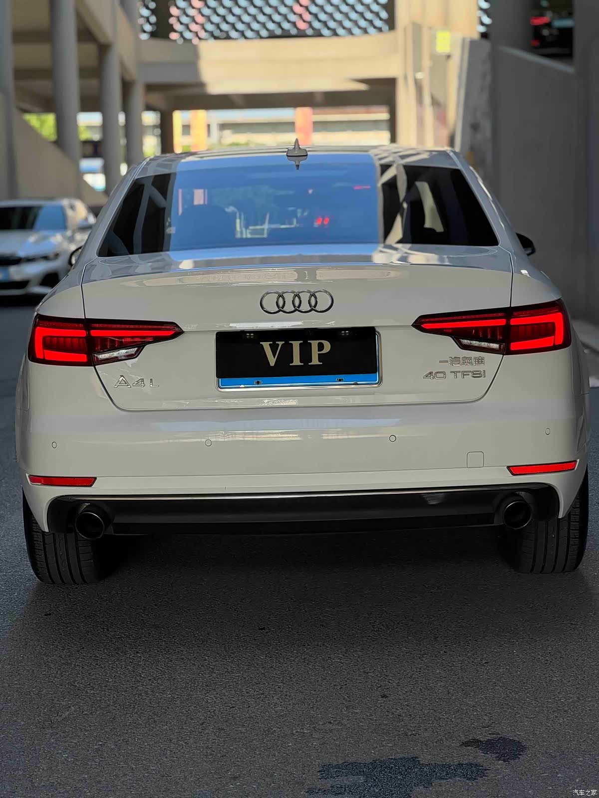 Audi A4L, 2018 все фото