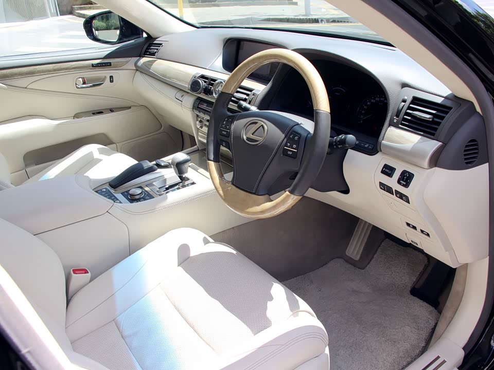 Lexus LS