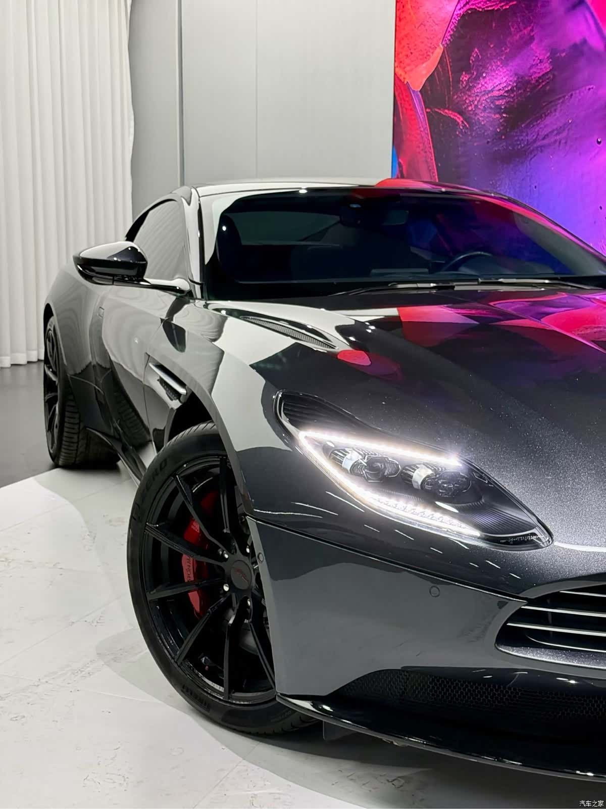 Aston Martin DB11, 2020 10