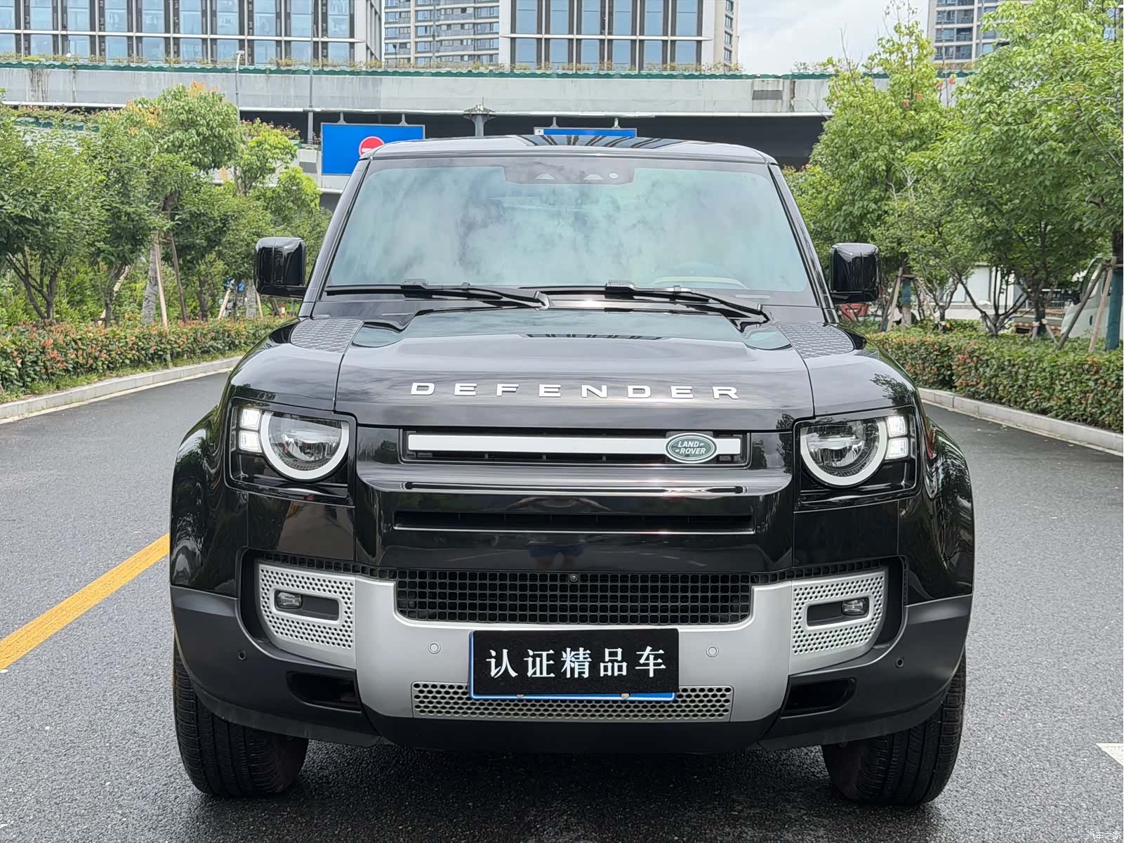 Land Rover Defender, 2024 2