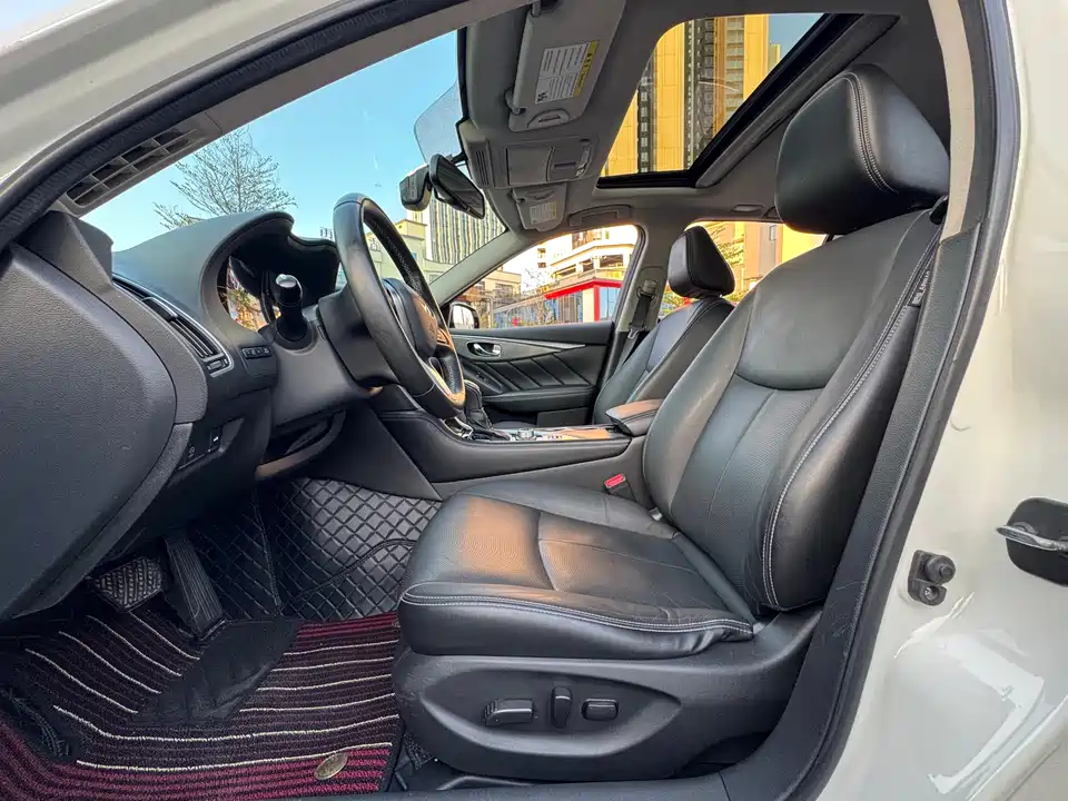 Infiniti Q50L