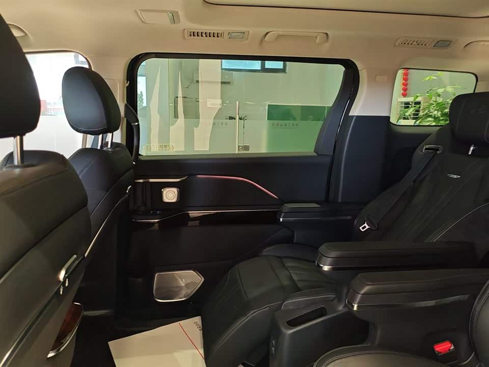 Hongqi HQ9