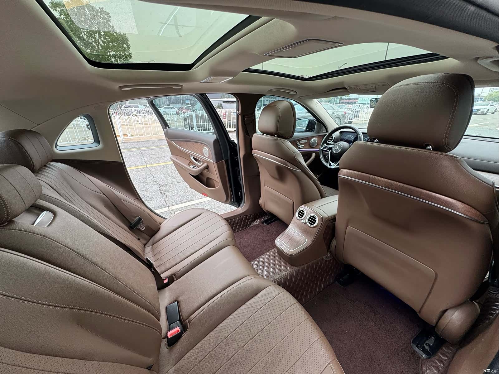 Mercedes-Benz E-Class, 2023 12