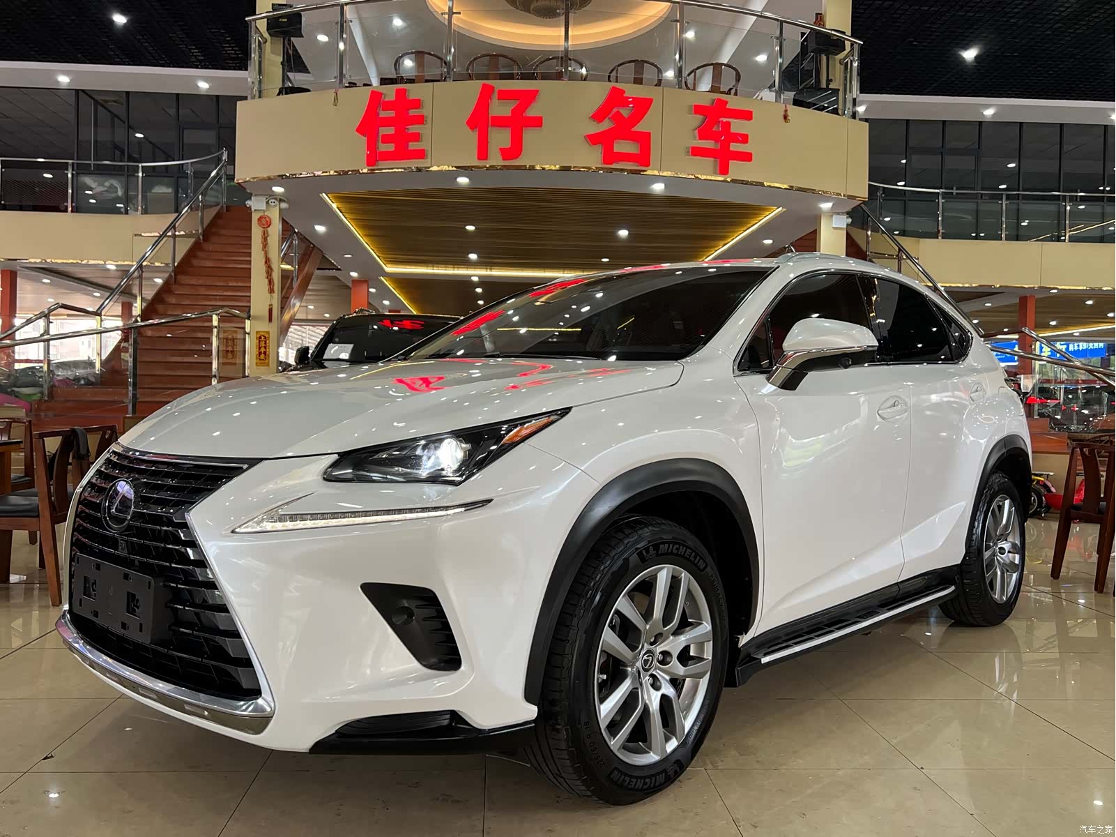 Lexus NX, 2018 1