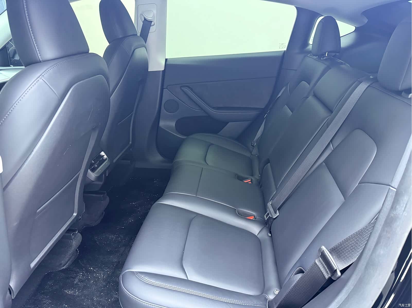 Tesla Model Y, 2024 13