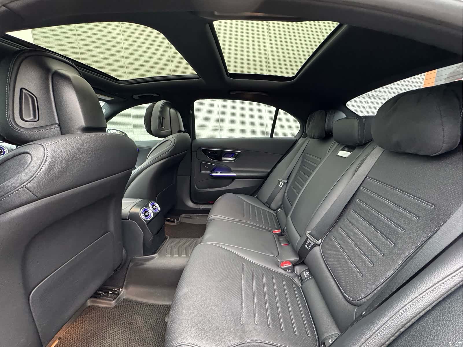 Mercedes-Benz C-Class, 2024 11