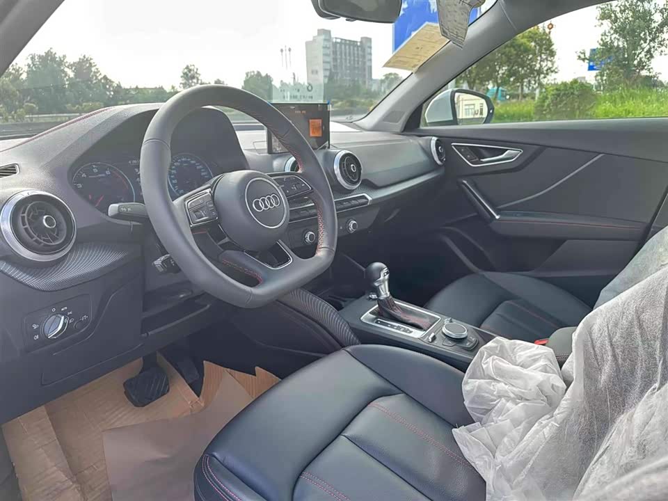 Audi Q2L