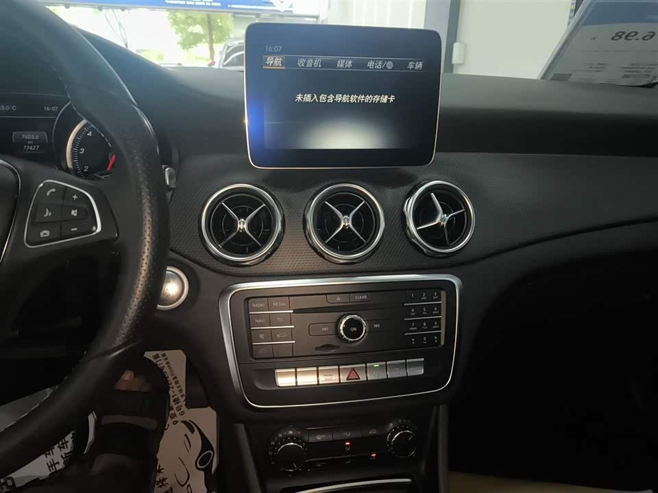 Mercedes-Benz GLA Mercedes-Benz GLA
