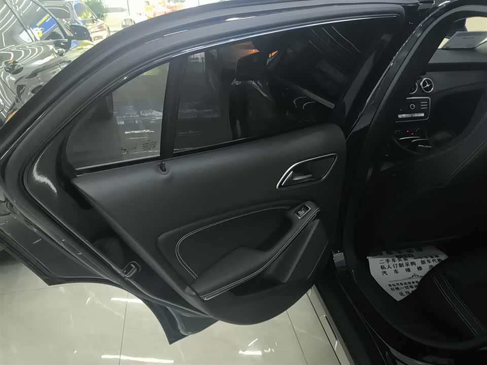 Mercedes-Benz GLA Mercedes-Benz GLA