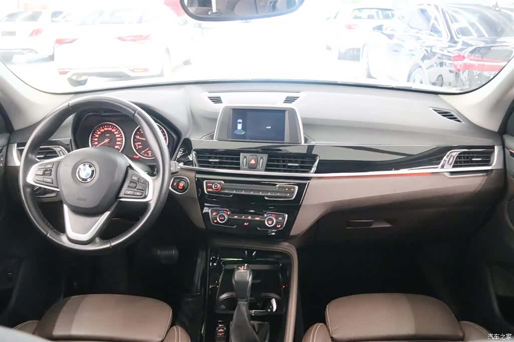 BMW X1, 2018 все фото