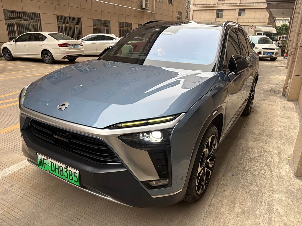 NIO ES8