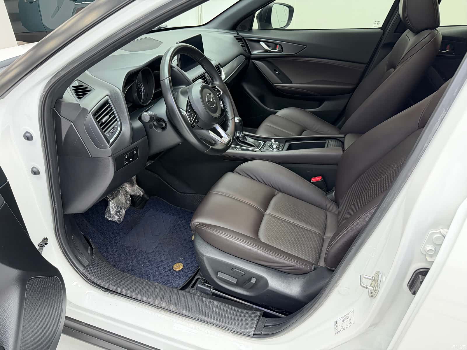 Mazda CX-4, 2023 13