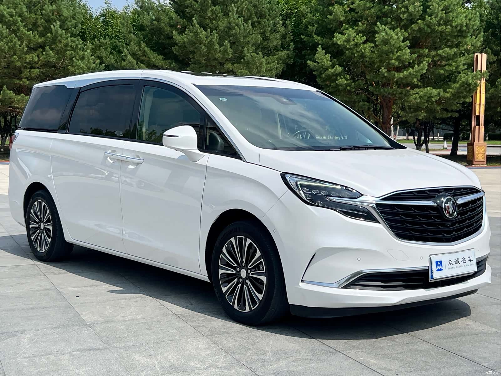 Buick GL8, 2020 3
