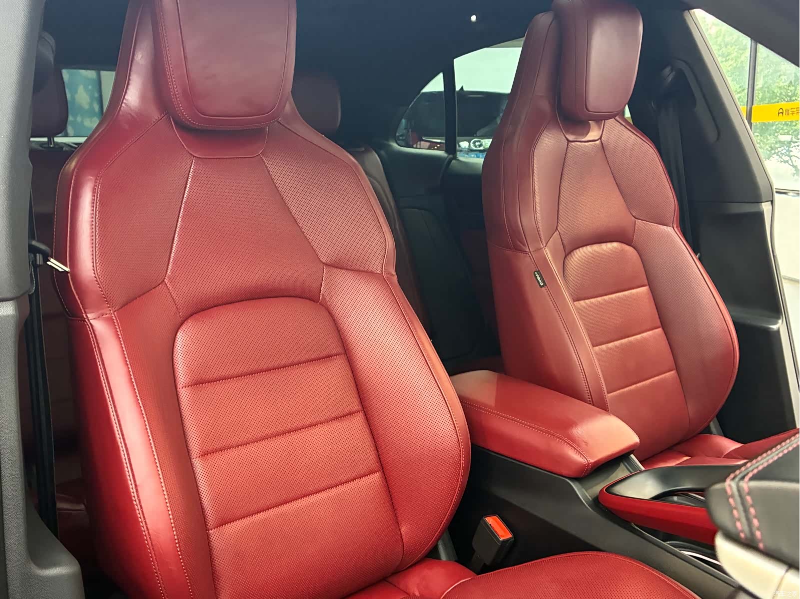 Porsche Macan, 2025 11