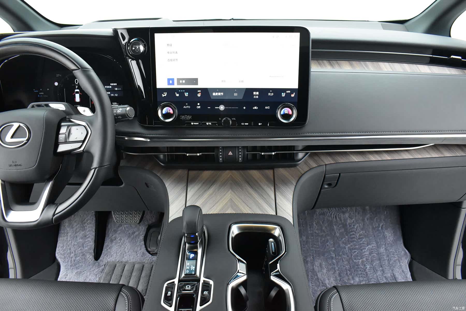 Lexus LM, 2026 9