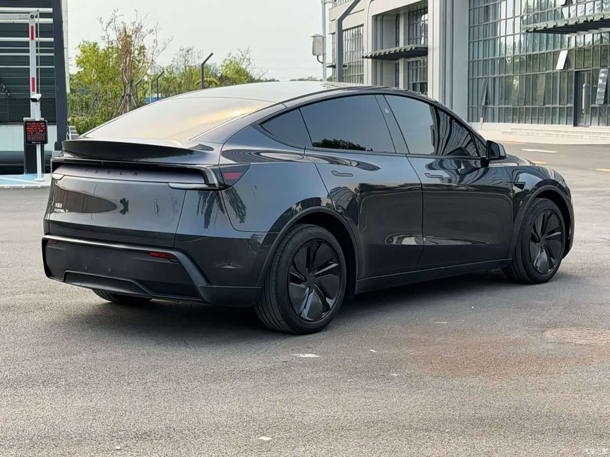 Tesla Model Y, 2025 7