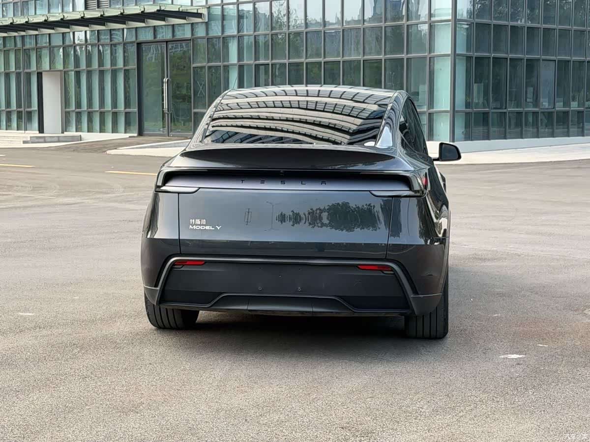Tesla Model Y, 2025 6