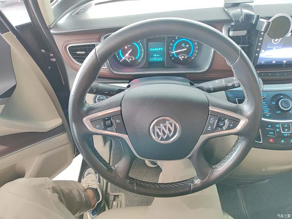 Buick GL8, 2016 11