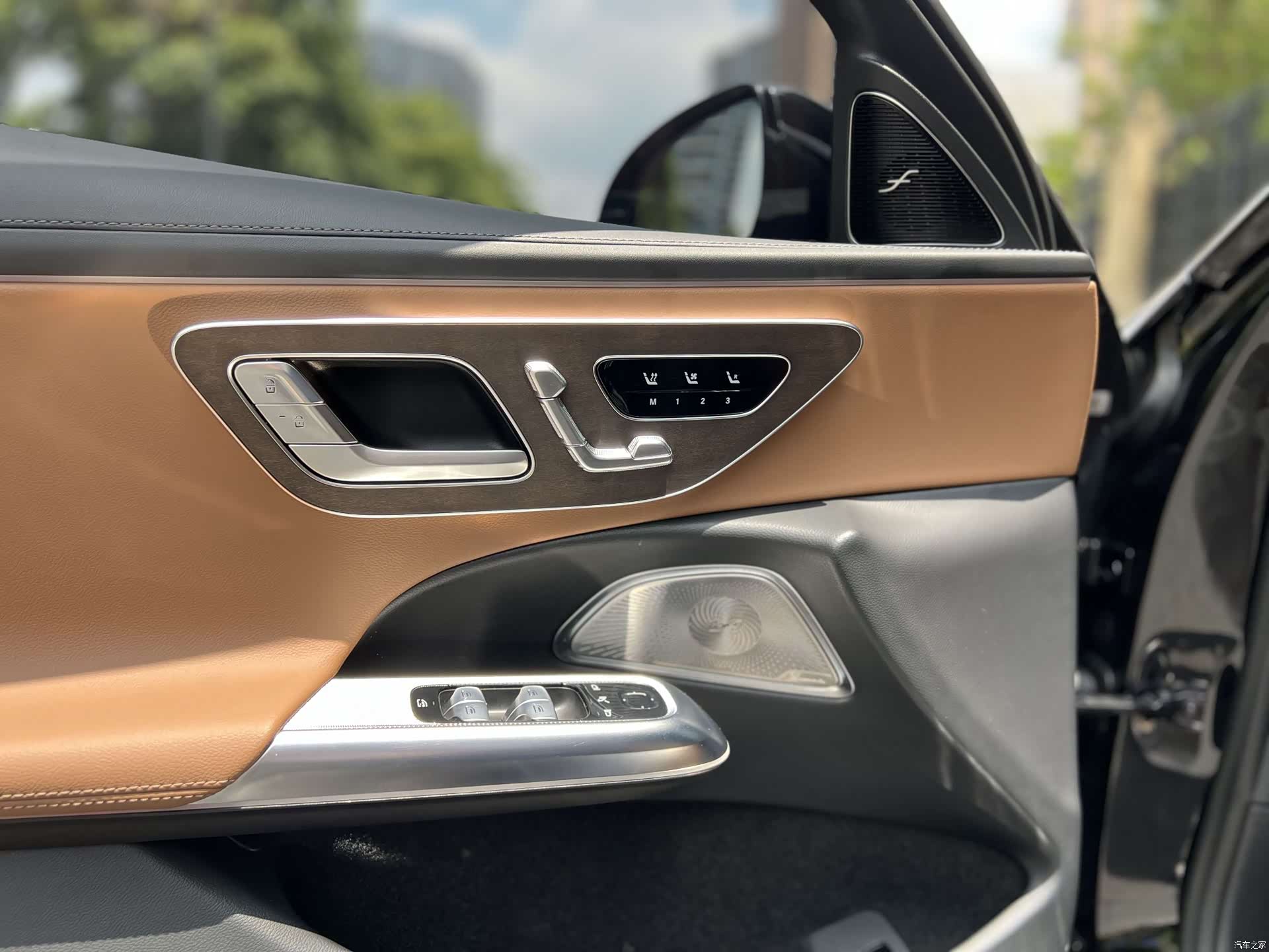 Mercedes-Benz E-Class, 2024 11