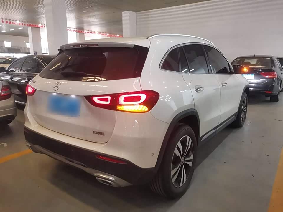 Mercedes-Benz GLA Mercedes-Benz GLA