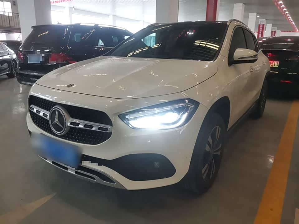 Mercedes-Benz GLA Mercedes-Benz GLA