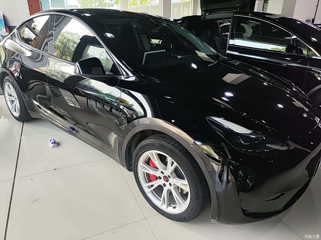 Tesla Model Y, 2023 4