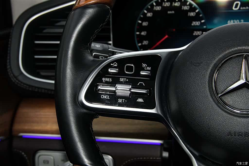 Mercedes-Benz GLS, 2024 33